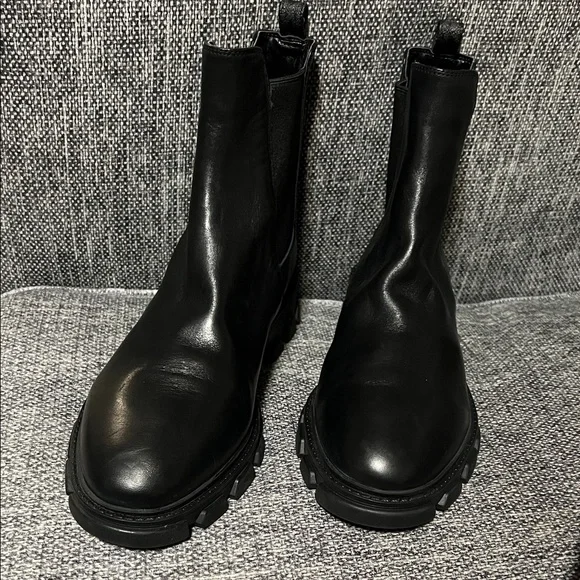 NWOT MICHAEL MICHAEL KORS Ridley Leather Ankle Boot - Picture 2 of 13